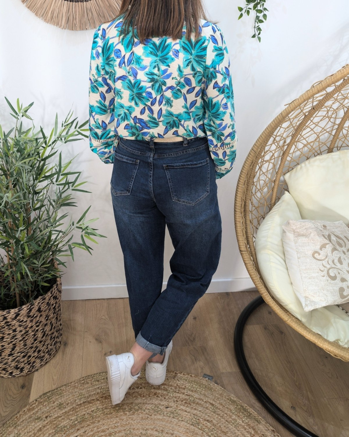 Chemisier femme écru fleurs bleus et vertes manches brodées Amédéa