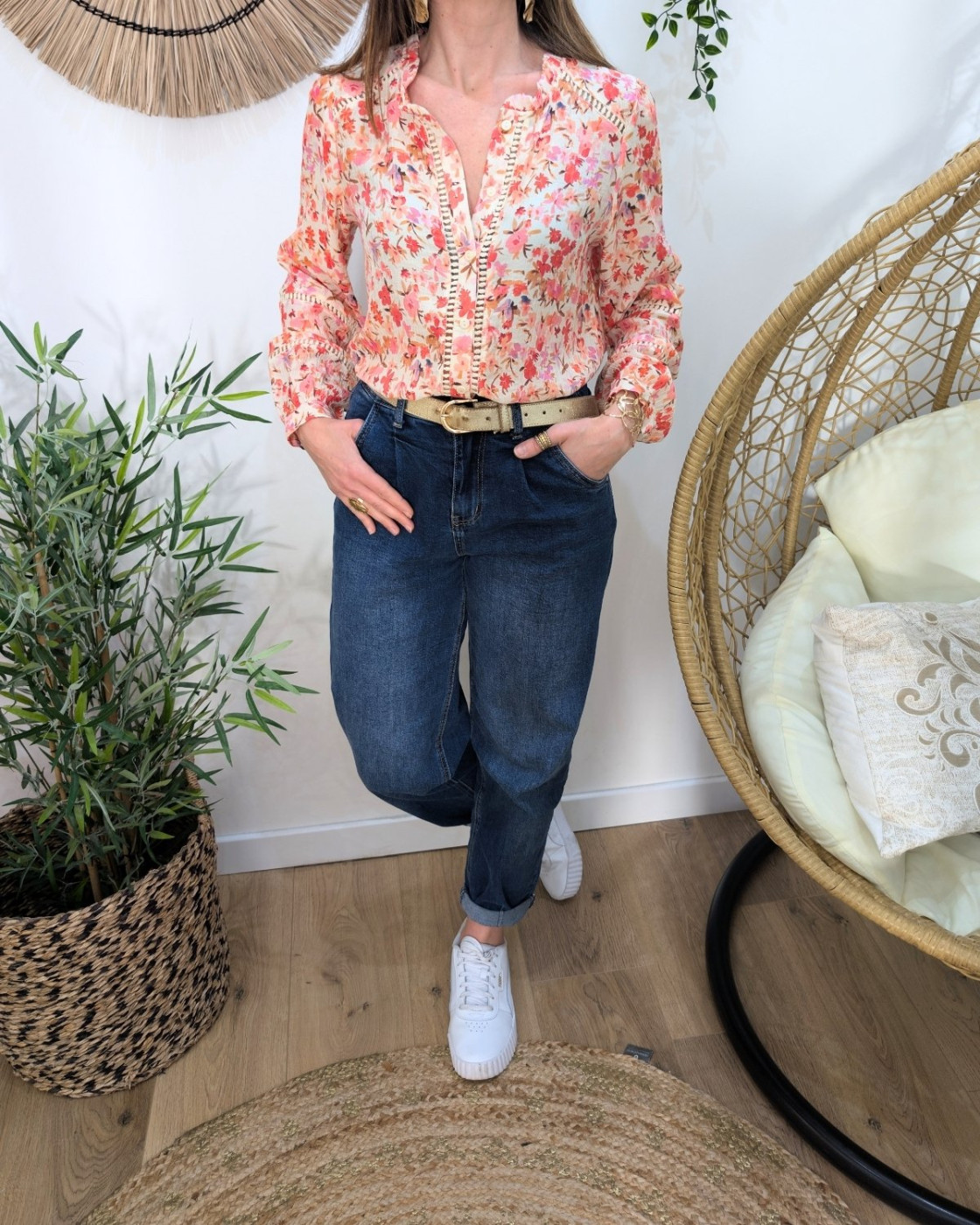 Chemisier femme beige fleurs roses manches brodées Mencía