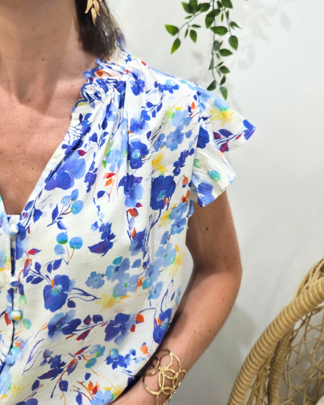 Chemisier femme manches courtes motifs fleuris bleus Carmela