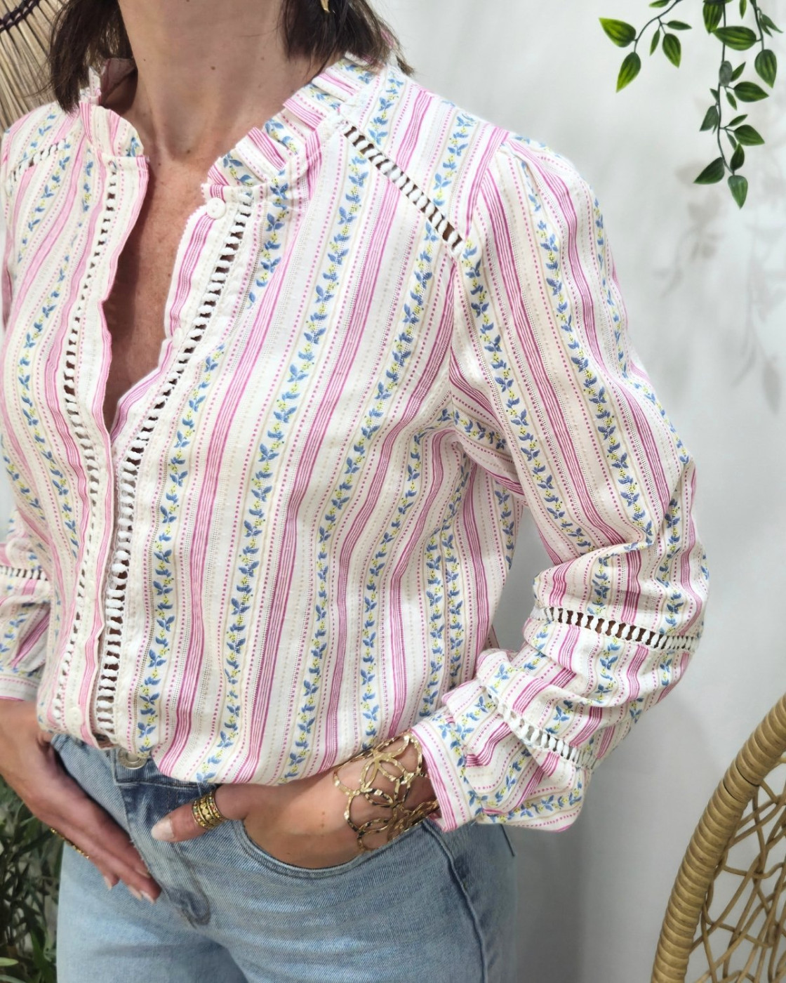 Chemisier femme blanc rayures fuchsia fleurs jaunes et bleues