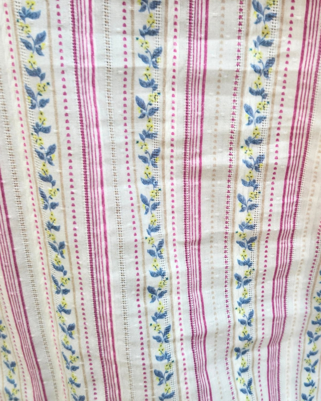 Chemisier femme blanc rayures fuchsia fleurs jaunes et bleues