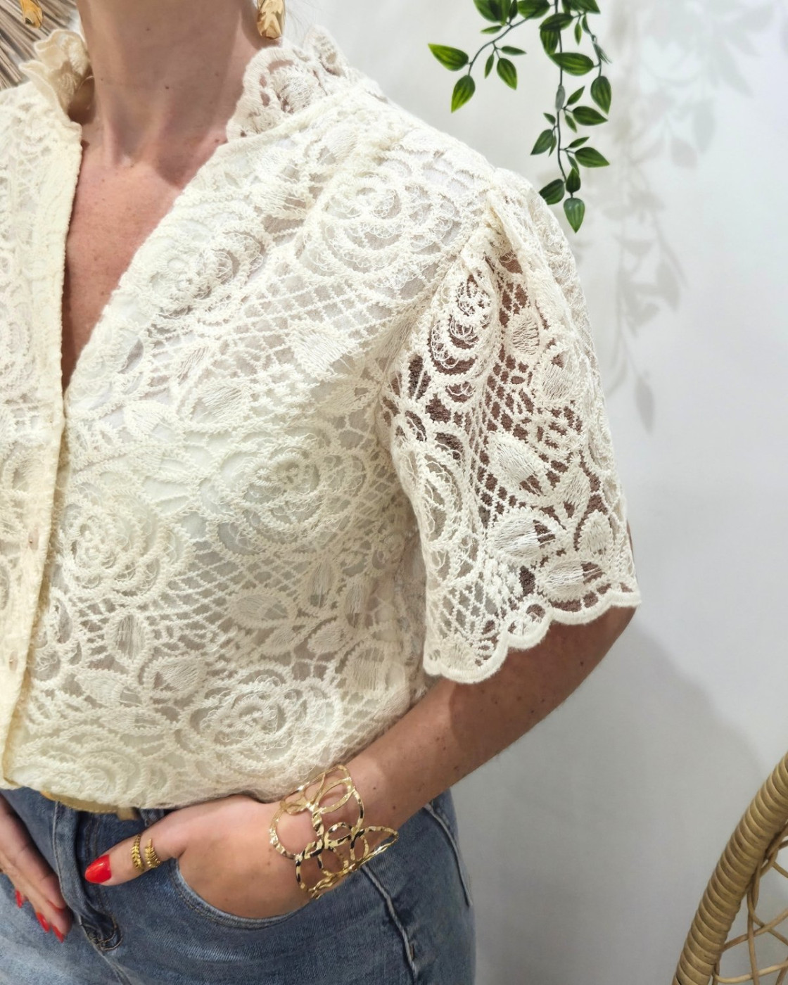 Chemisier femme manches courtes beige broderies fleuries Albertine
