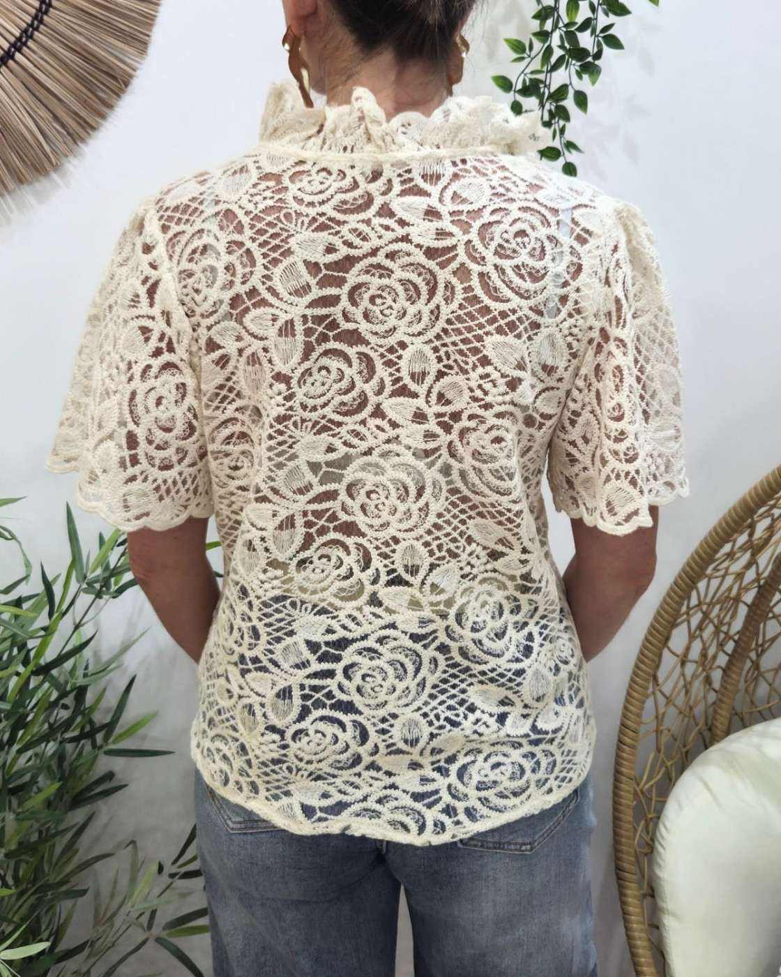 Chemisier femme manches courtes beige broderies fleuries Albertine
