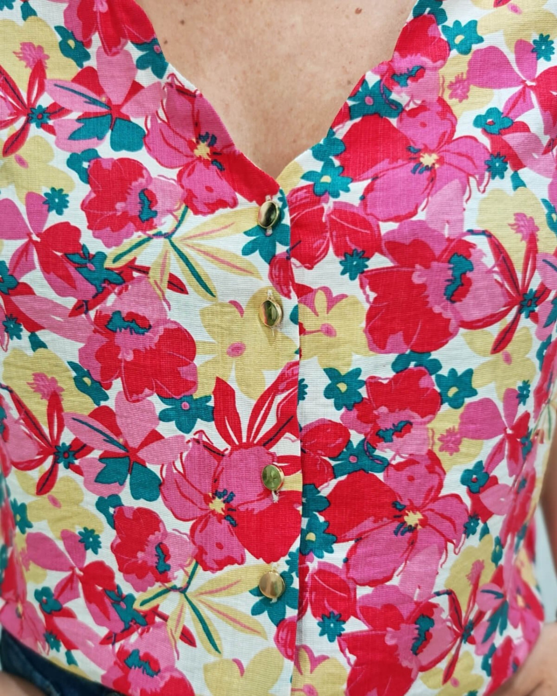 Chemisier femme manches courtes fleurs roses et jaunes Ambra