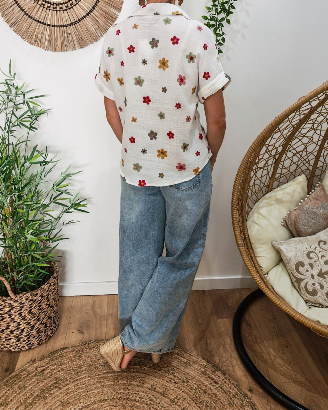 Chemisier femme coton gaze blanc fleurs brodées kaki moutarde et rouges