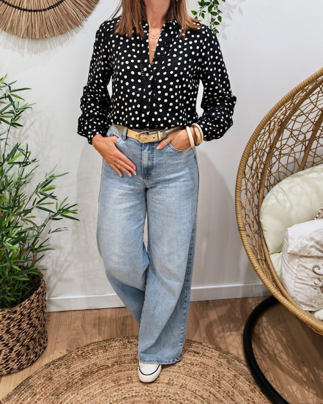 Chemisier femme noir à pois blancs et broderies