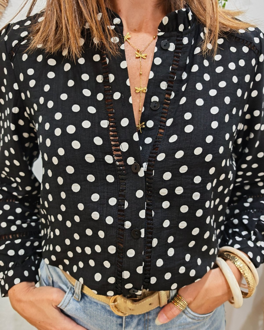 Chemisier femme noir à pois blancs et broderies