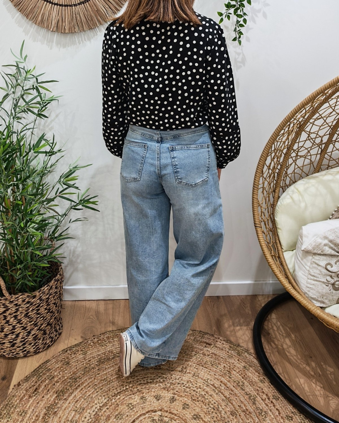 Chemisier femme noir à pois blancs et broderies