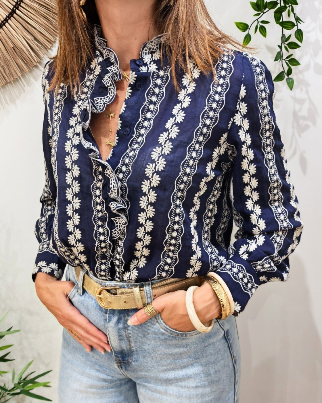 Chemisier femme bleu marine broderies fleuries écrues Apolline