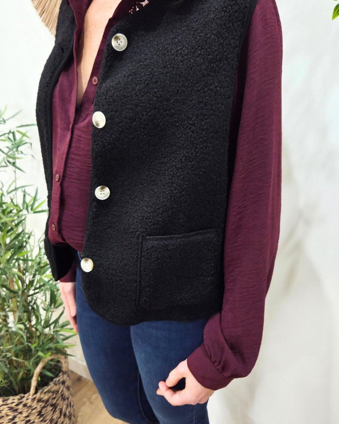 Gilet femme sans manche bouclettes noir Alya