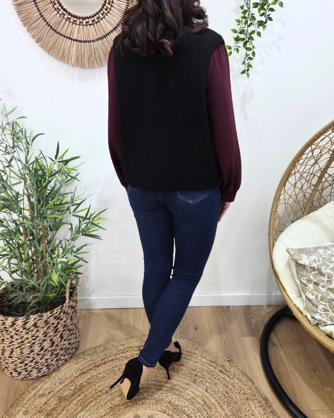 Gilet femme sans manche bouclettes noir Alya