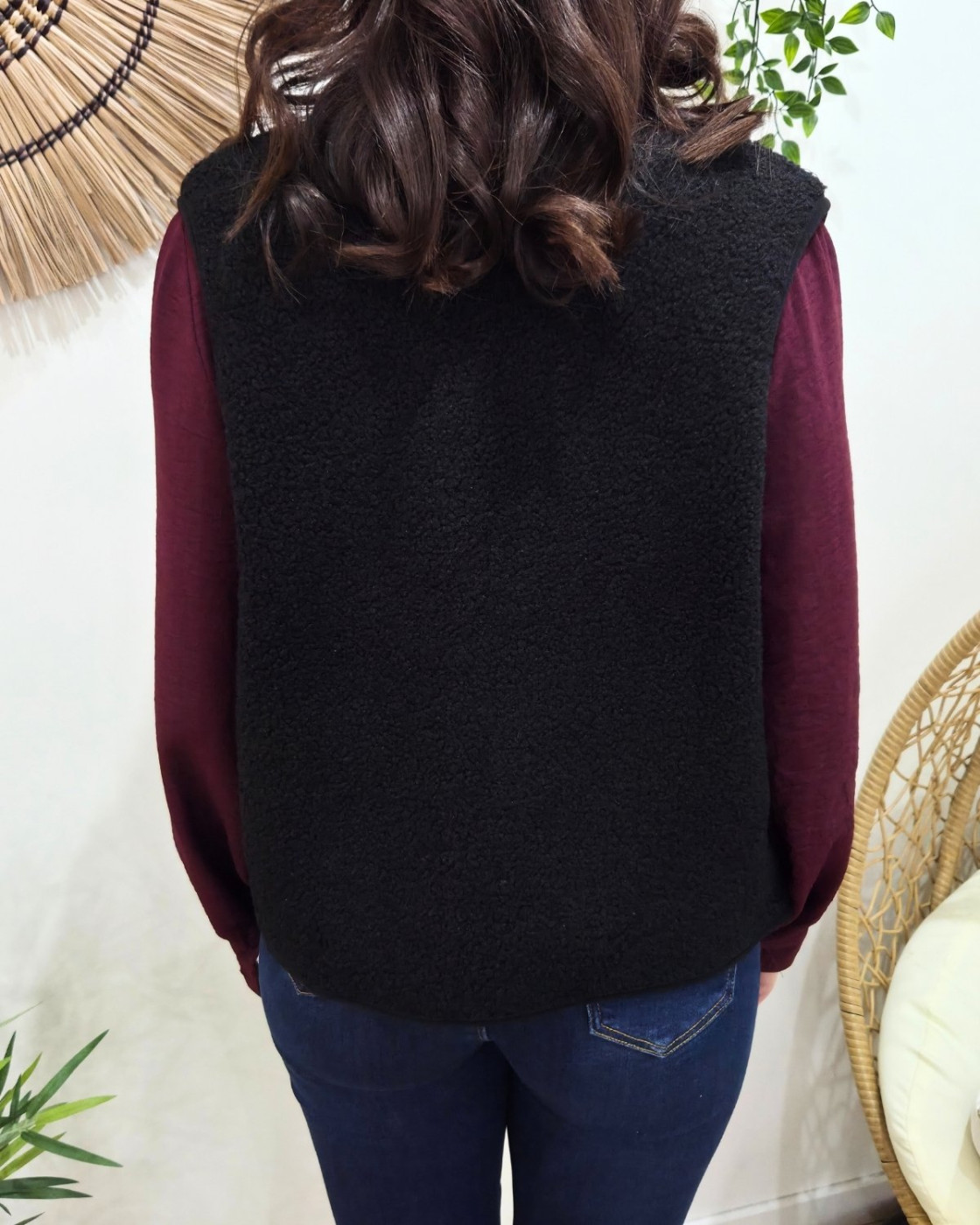 Gilet femme sans manche bouclettes noir Alya