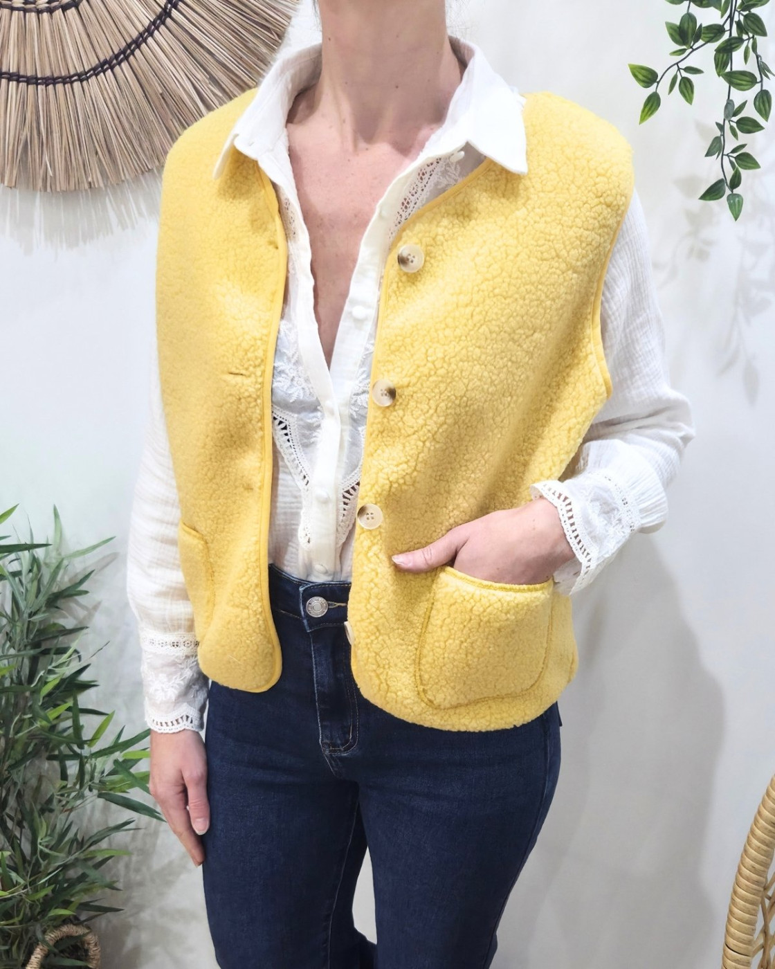 Gilet femme sans manche bouclettes jaune Alya