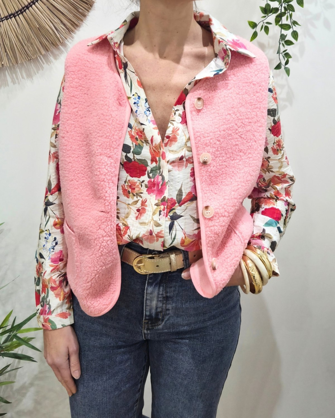 Gilet femme sans manche bouclettes rose baby Alya