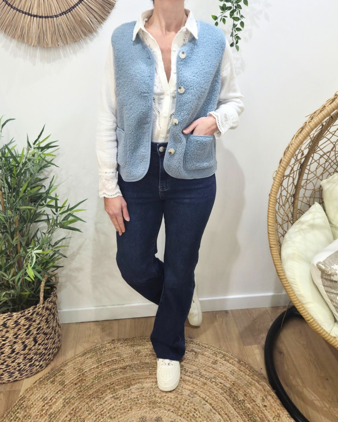 Gilet femme sans manche bouclettes bleu ciel Alya