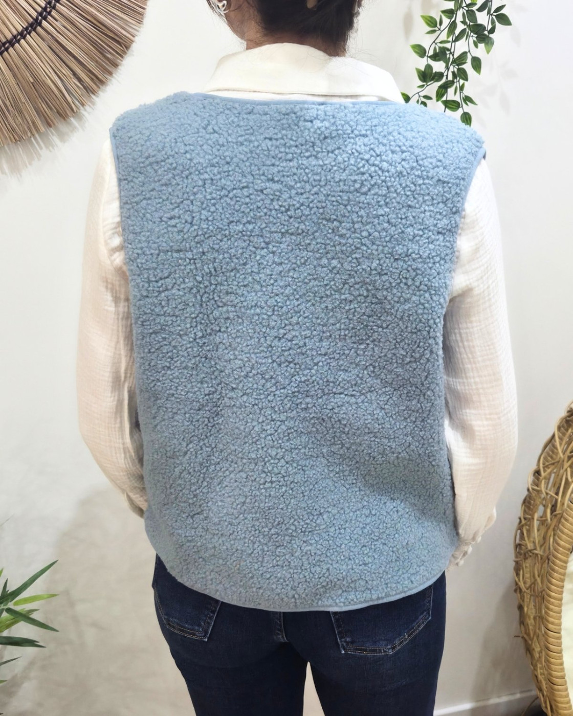 Gilet femme sans manche bouclettes bleu ciel Alya