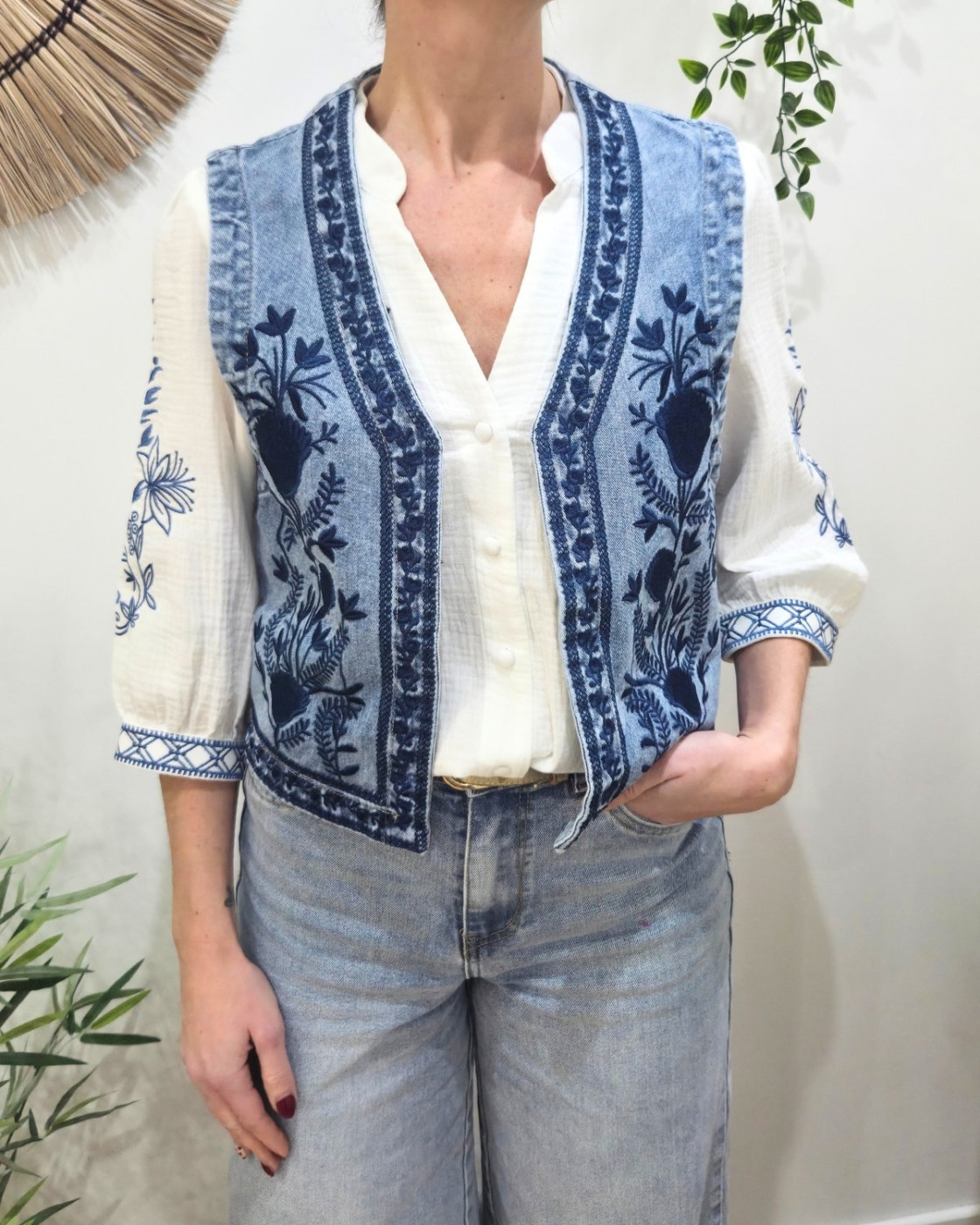 Bolero en jean femme broderies fleuries bleues
