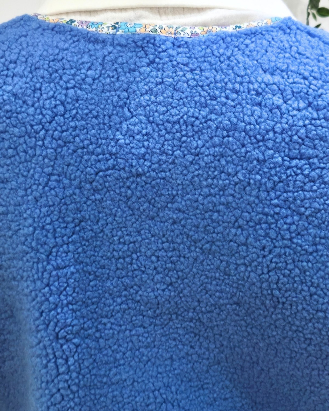 Gilet femme sans manche bouclettes bleu Eden