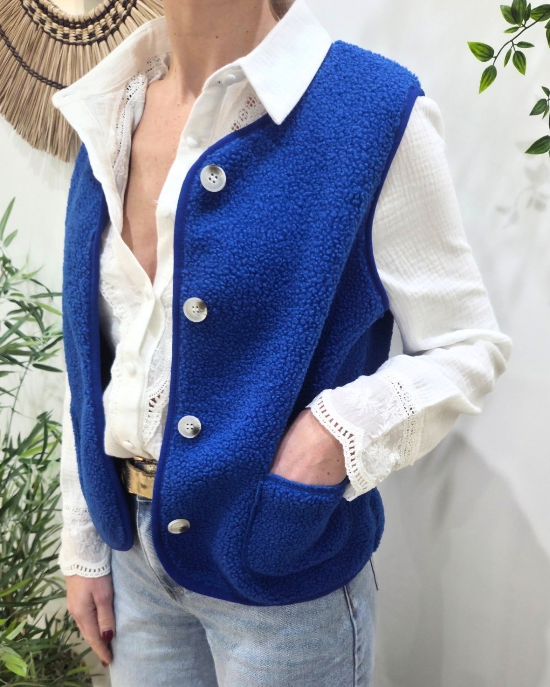 Gilet femme sans manche bouclettes bleu roi Alya