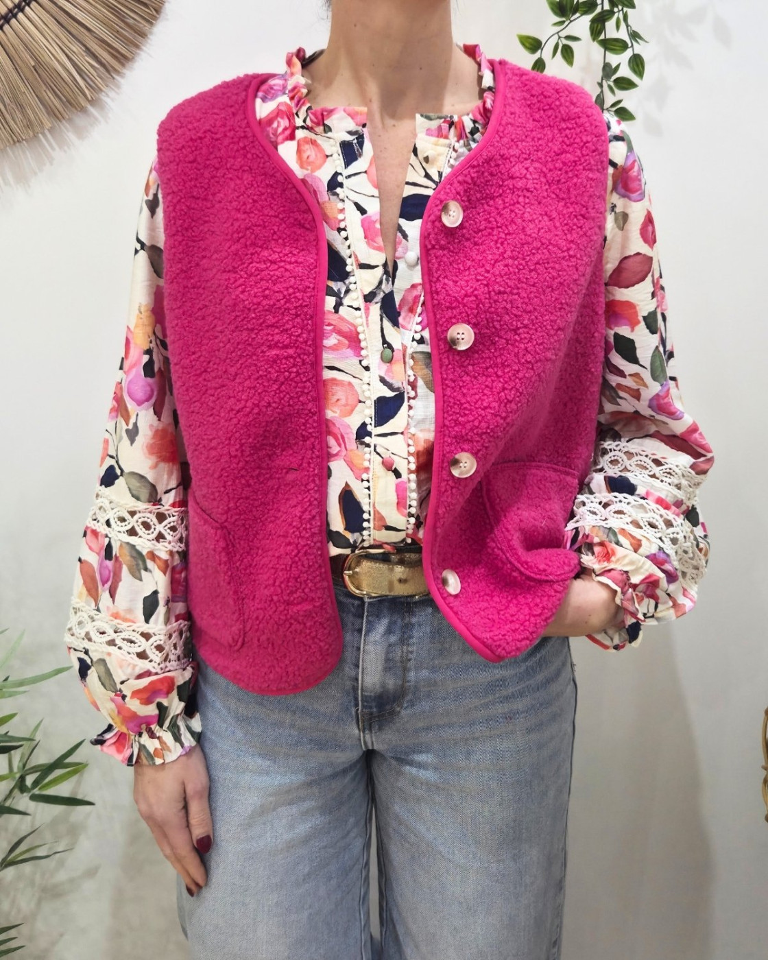 Gilet femme sans manche bouclettes rose fuchsia Alya