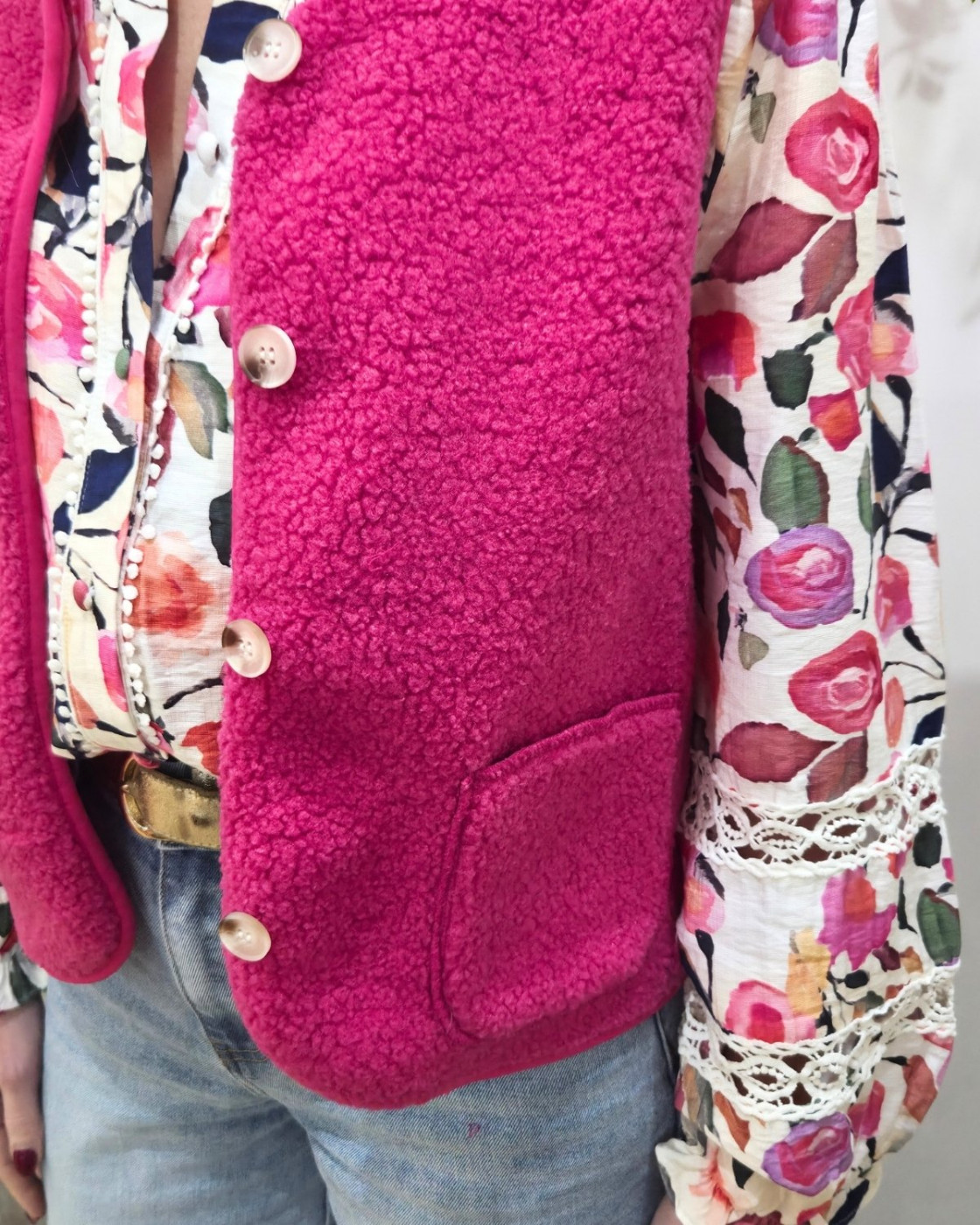 Gilet femme sans manche bouclettes rose fuchsia Alya