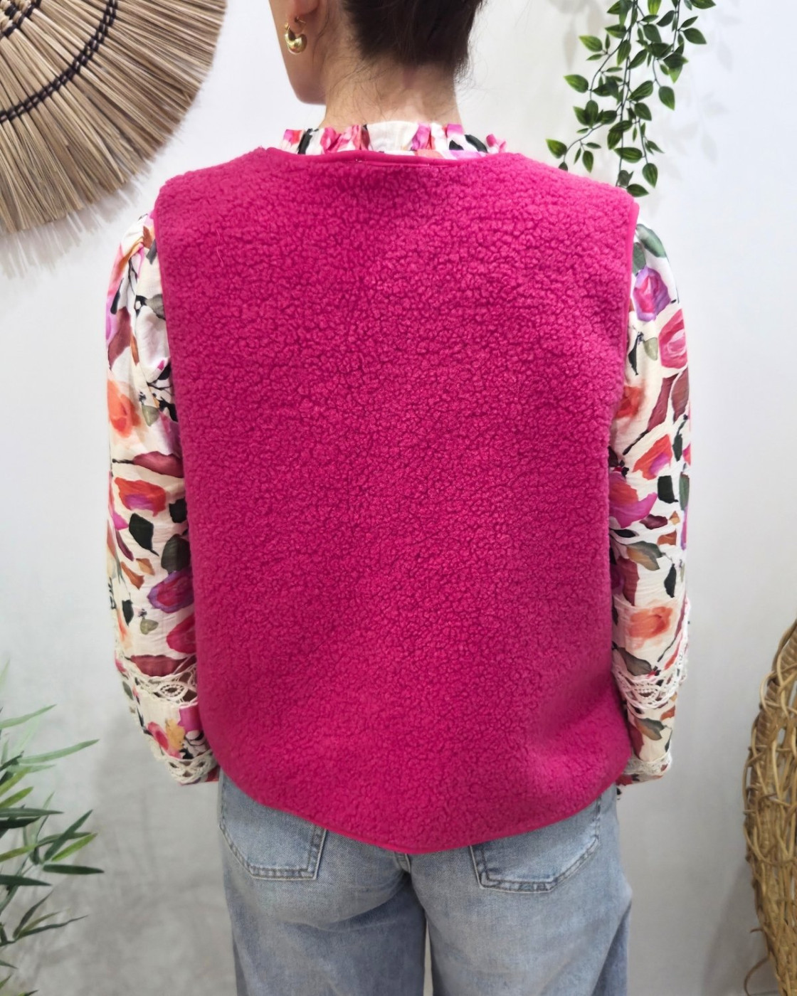 Gilet femme sans manche bouclettes rose fuchsia Alya