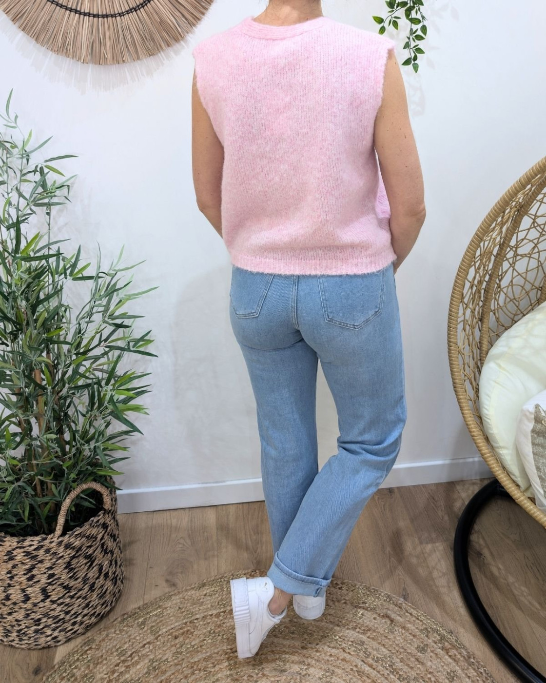 Pull sans manches femme col V boutons ciselés dorés