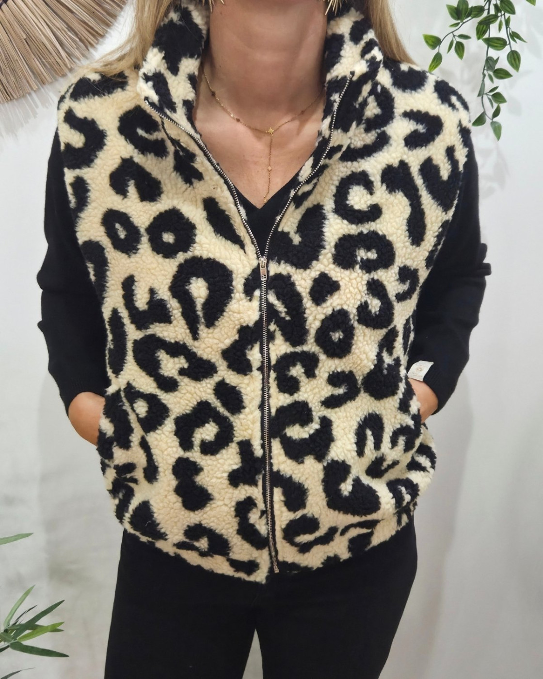 Gilet femme bouclettes léopard sans manches beige et noir