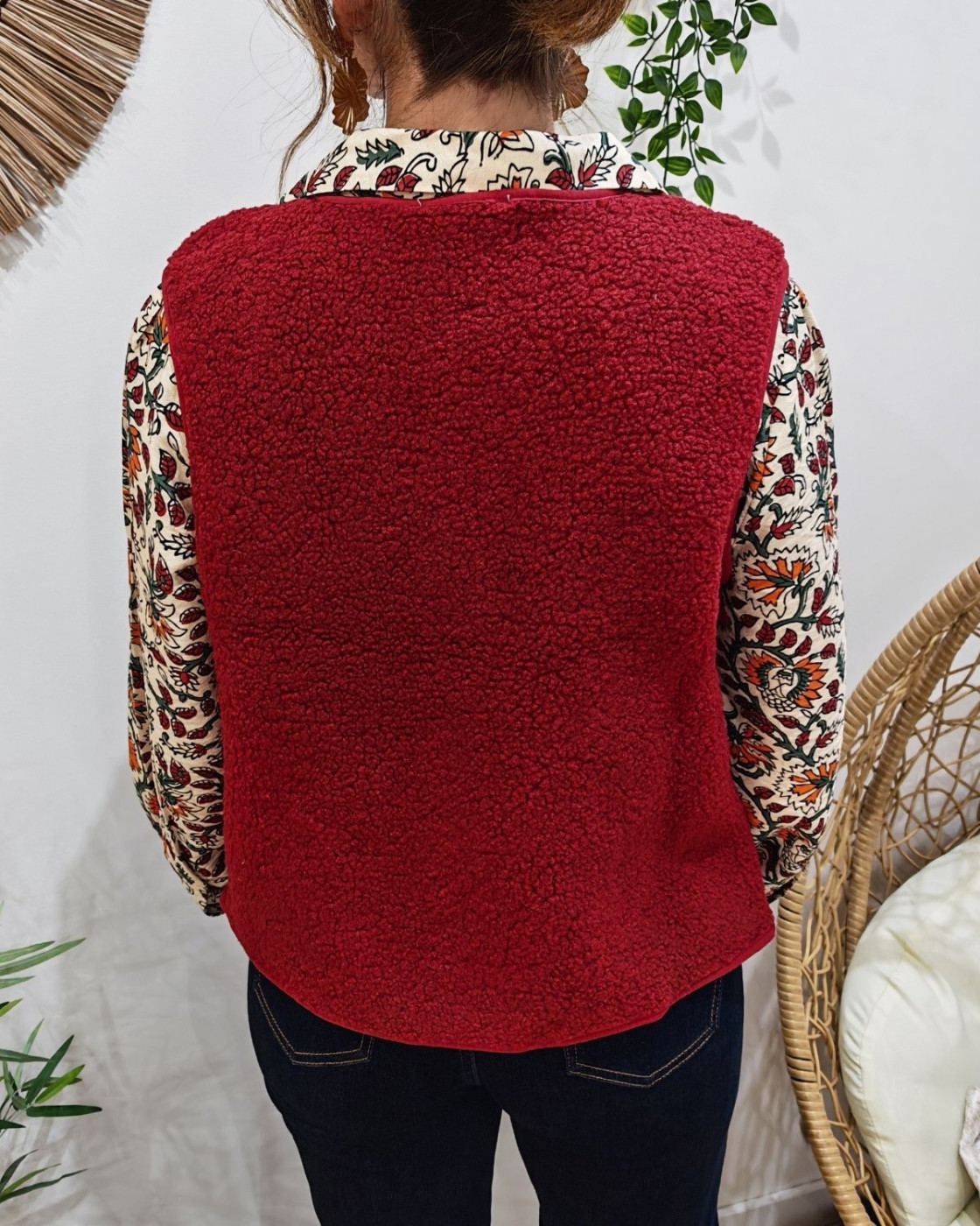 Gilet femme sans manche bouclettes rouge bordeaux Alya