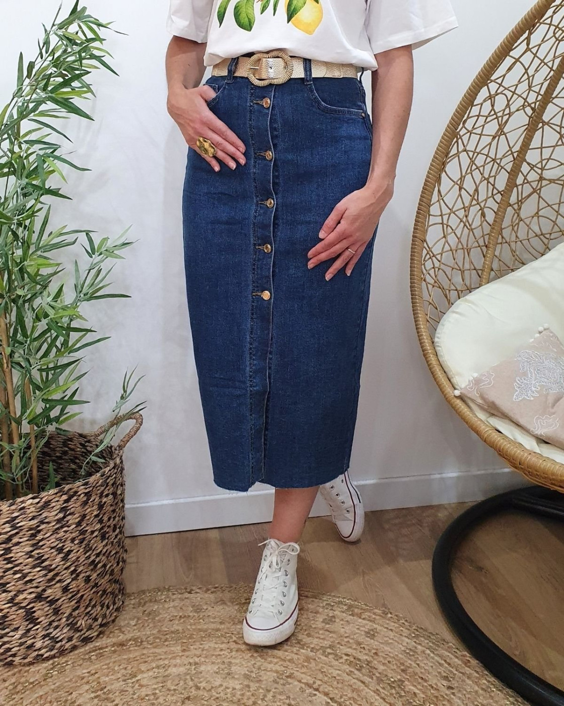 Jupe en jean femme coupe midi bleu foncé boutonnée