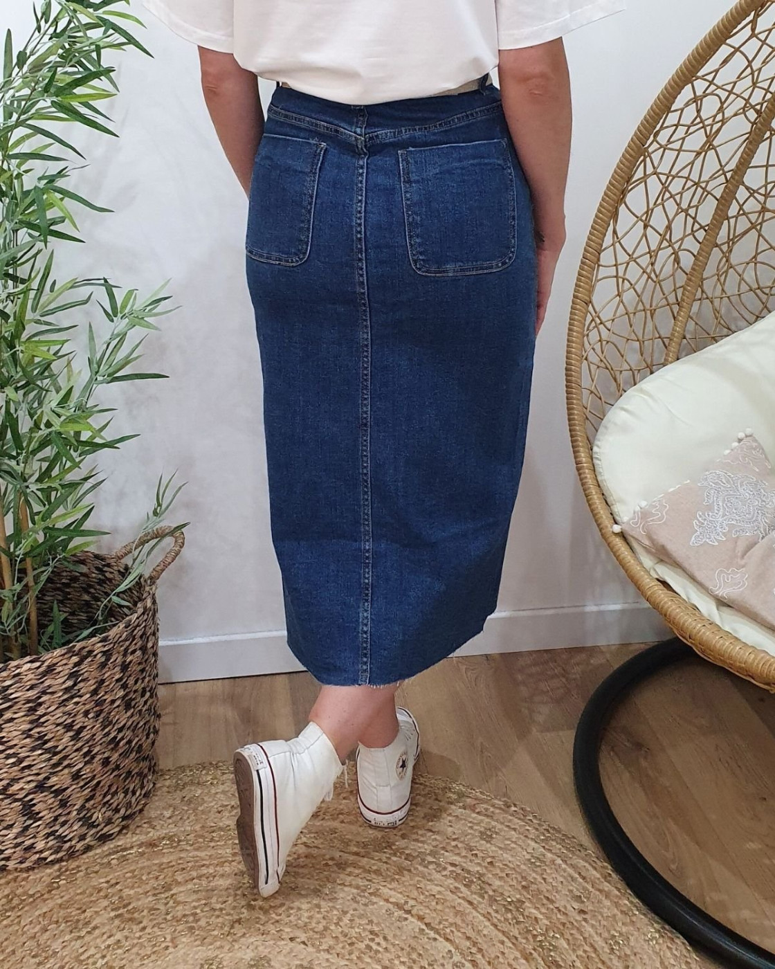 Jupe en jean femme coupe midi bleu foncé boutonnée