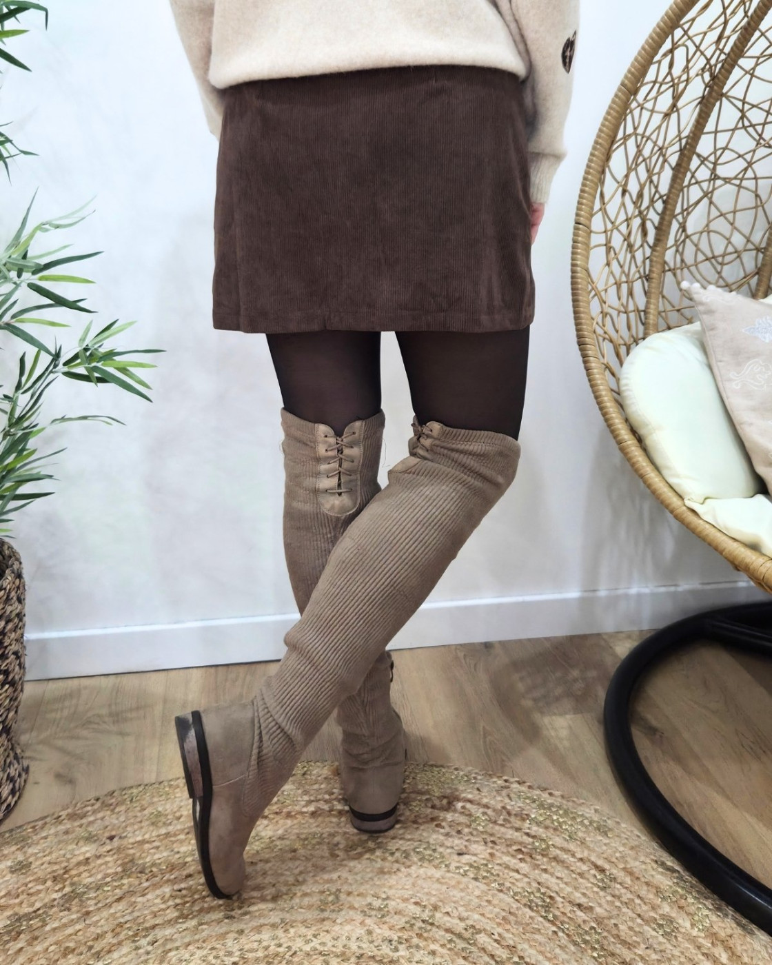 Jupe courte femme velours cotelé marron boutons dorés