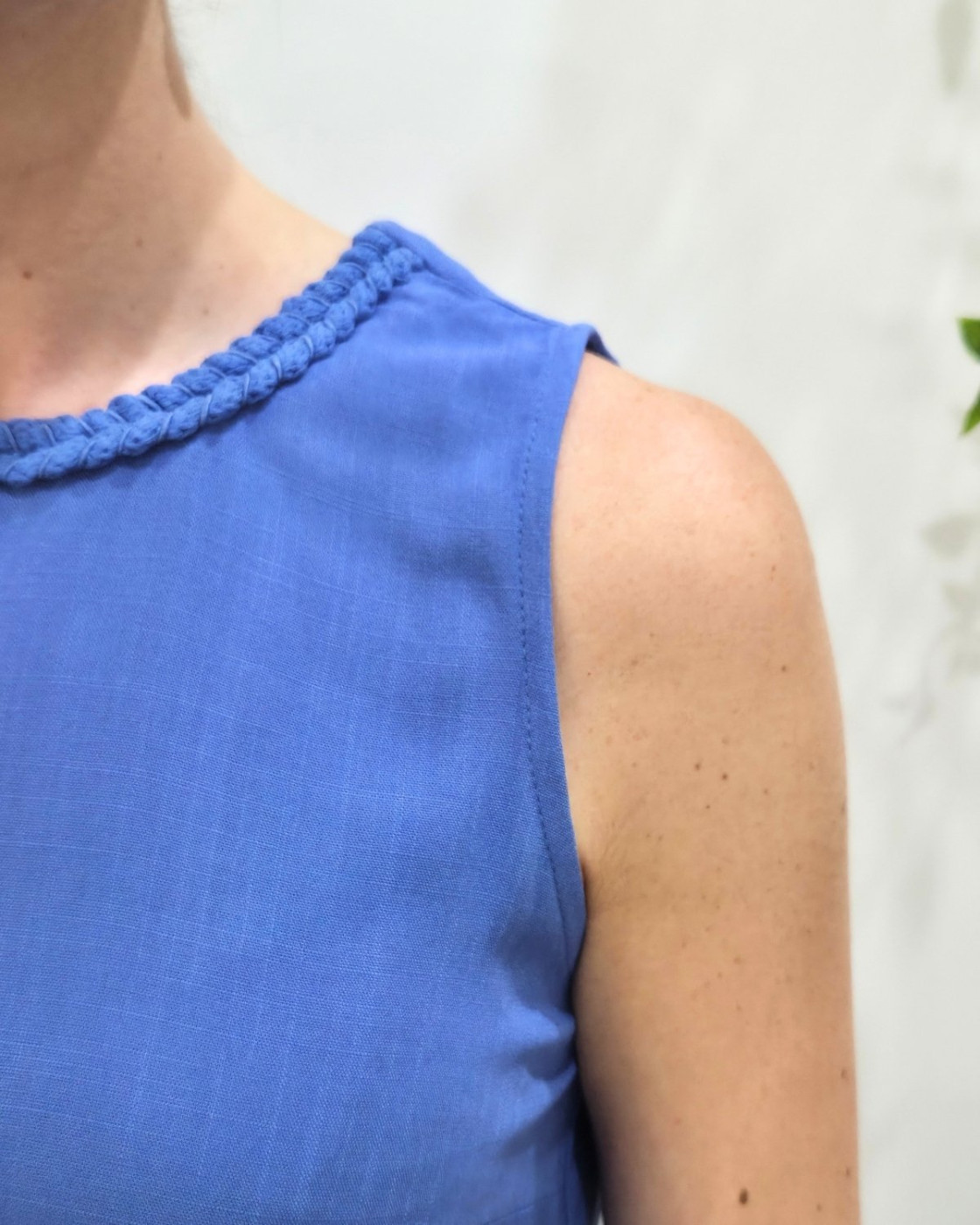 Top femme fluide torsadé uni bleu