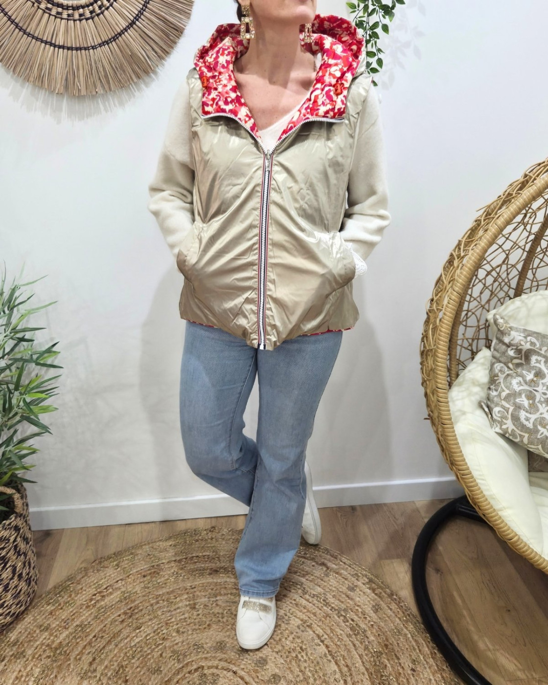 Doudoune femme sans manches dorée et motifs fuchsias orangés réversible