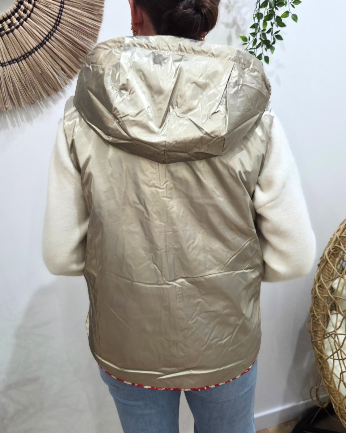 Doudoune femme sans manches dorée et motifs fuchsias orangés réversible