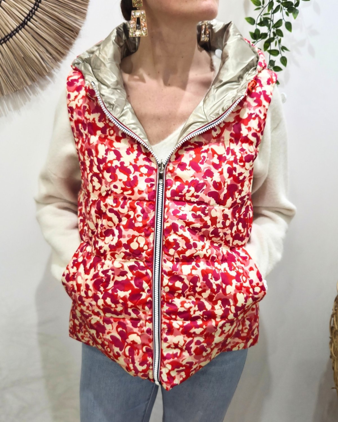 Doudoune femme sans manches dorée et motifs fuchsias orangés réversible
