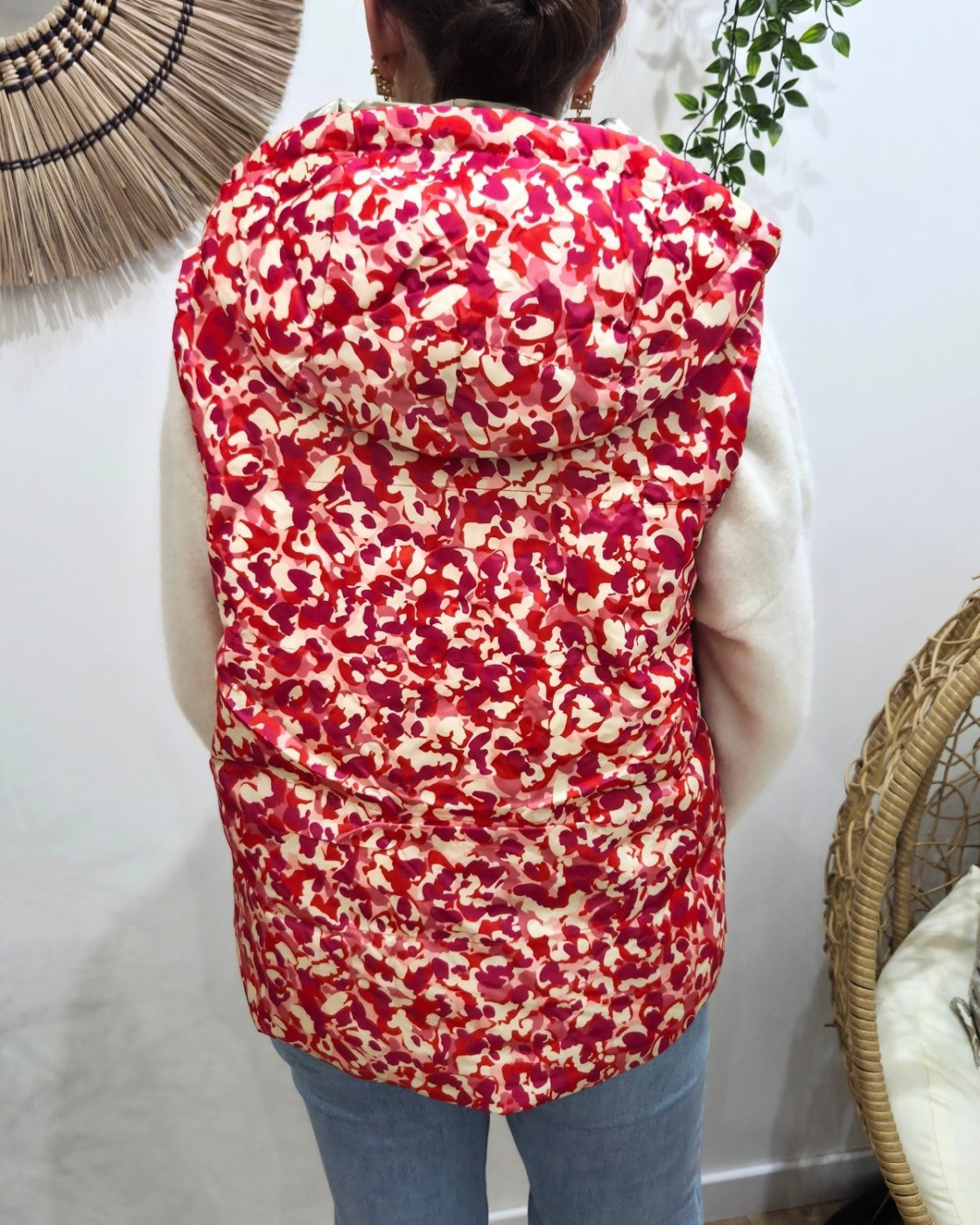 Doudoune femme sans manches dorée et motifs fuchsias orangés réversible