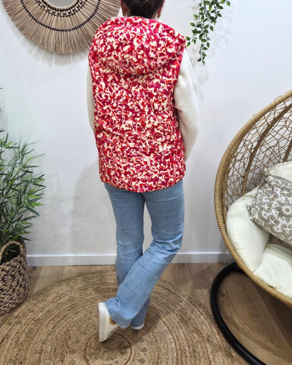 Doudoune femme sans manches dorée et motifs fuchsias orangés réversible