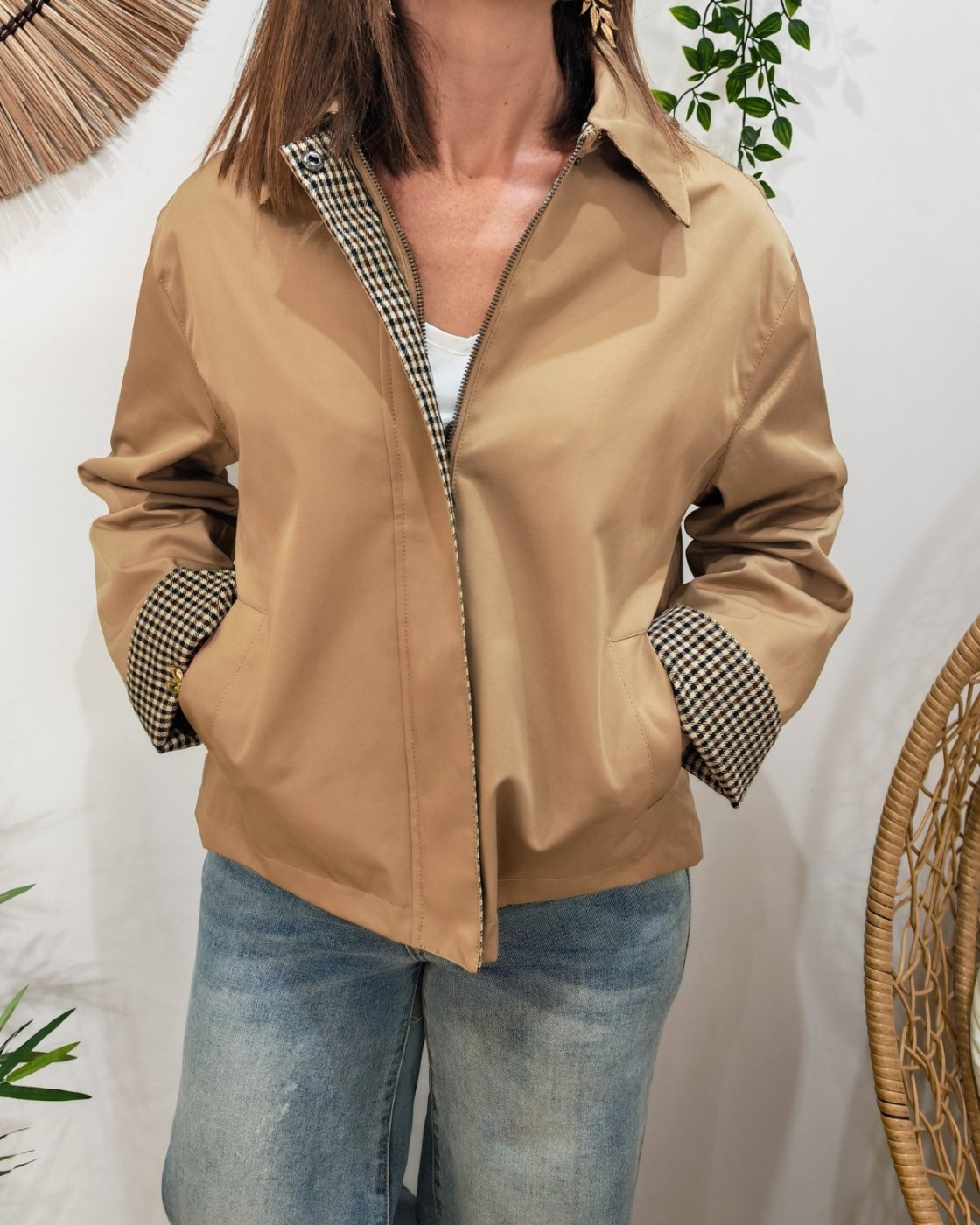 Manteau femme trench court camel manches et doublure à carreaux