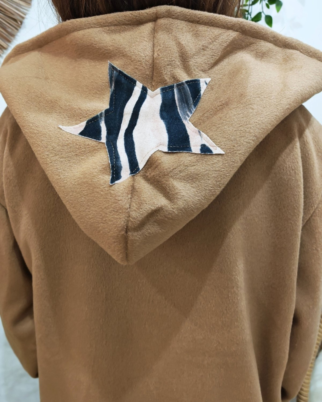 Manteau long femme à capuche étoile zébrée