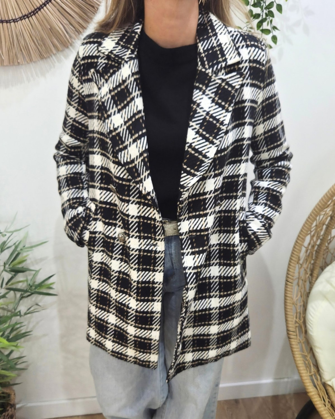 Manteau femme à carreaux noirs blancs et camels