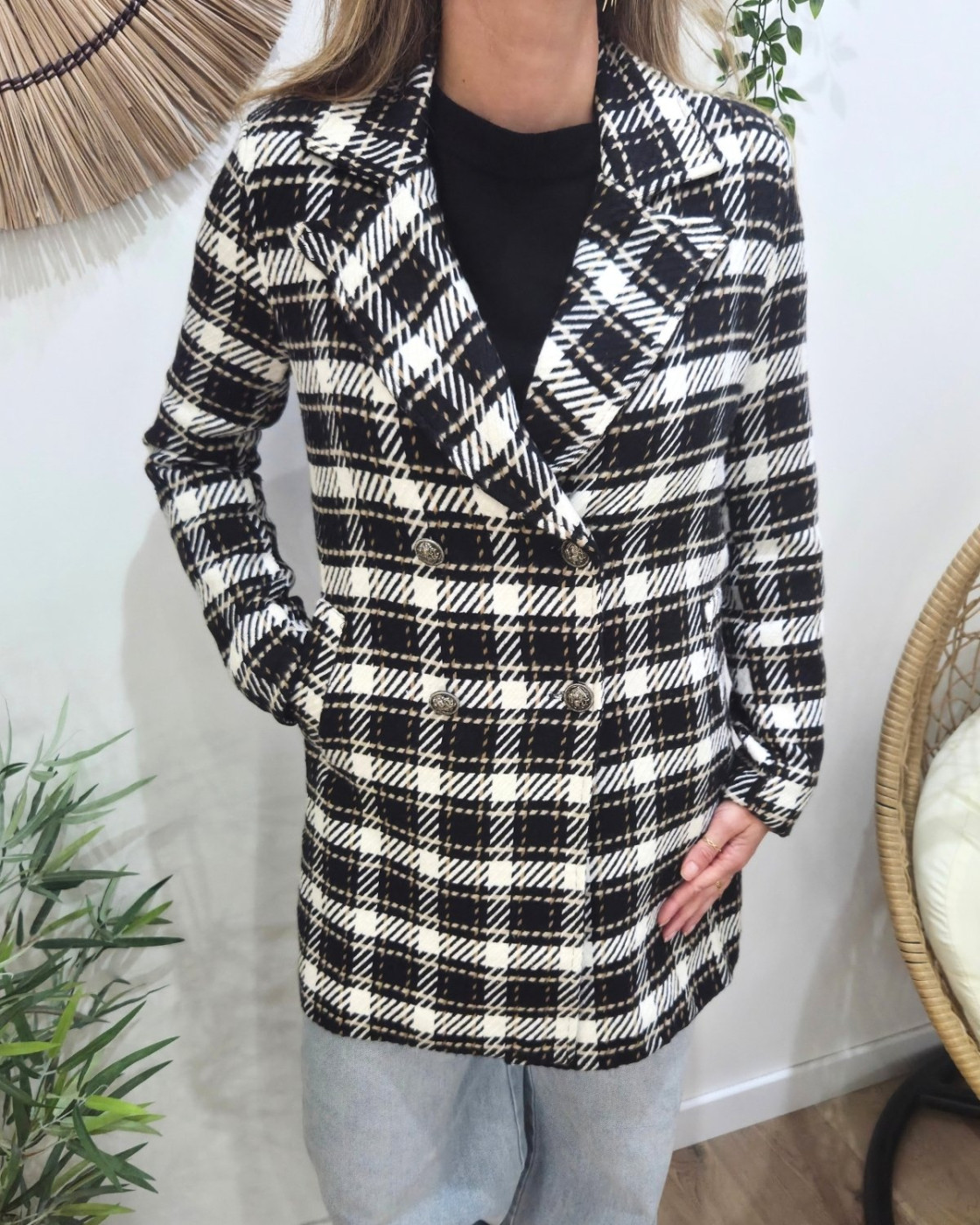 Manteau femme à carreaux noirs blancs et camels