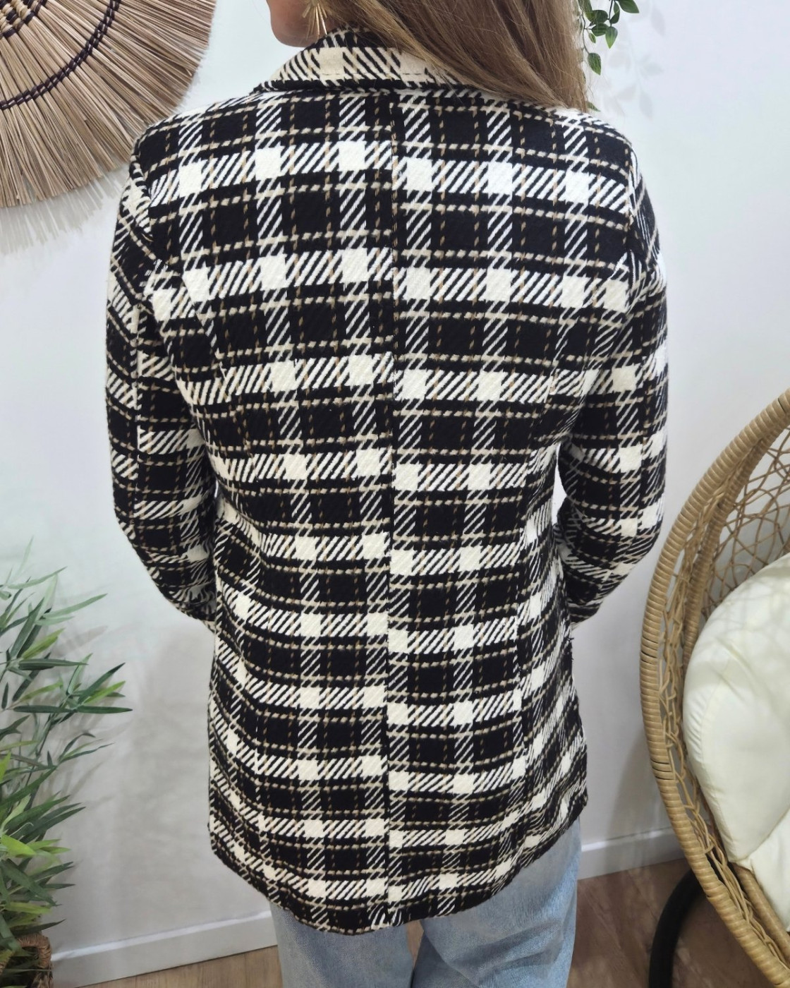 Manteau femme à carreaux noirs blancs et camels
