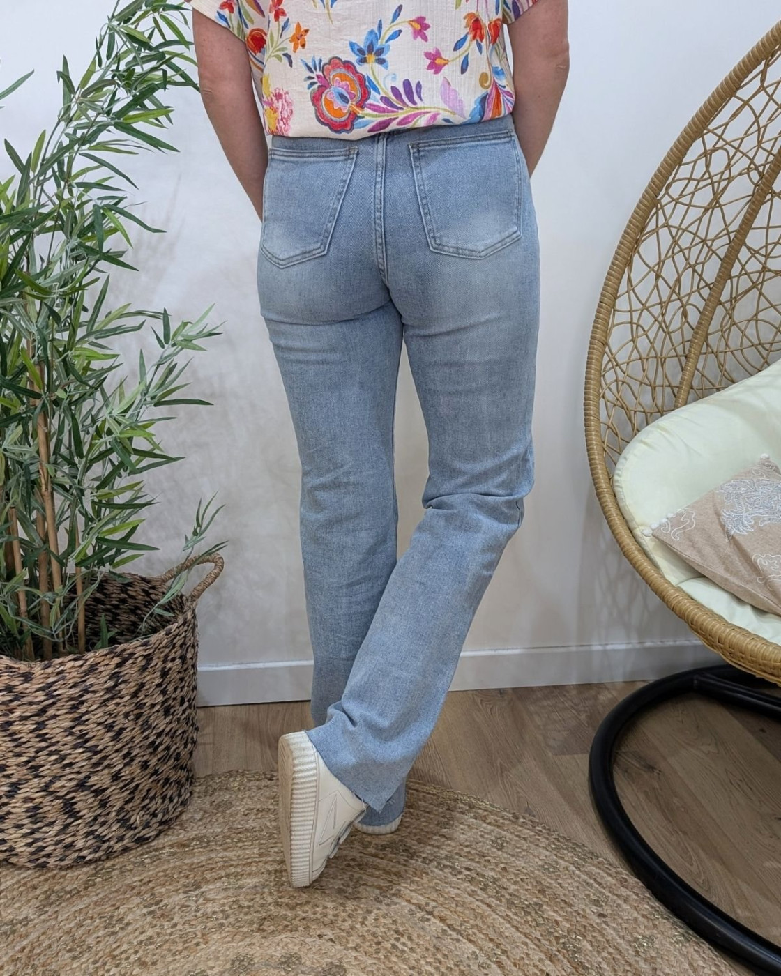 Jean femme bleu clair wide leg effet coupé