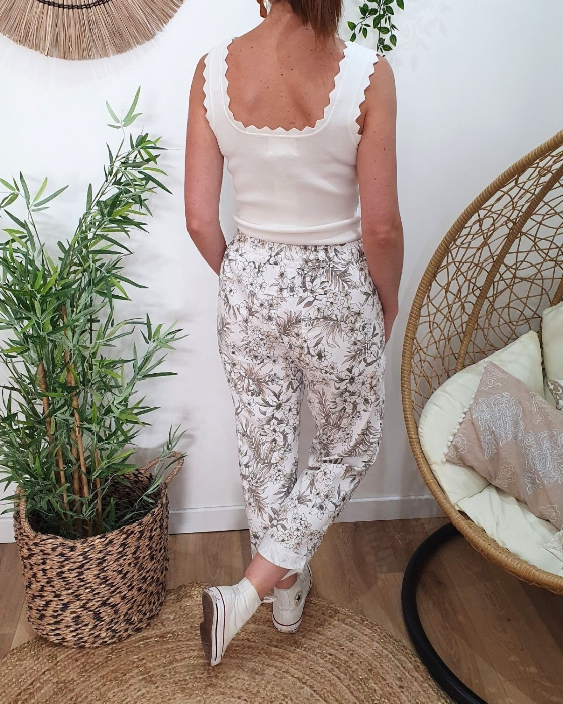 Pantalon femme élastiqué écru fleurs beiges taupes