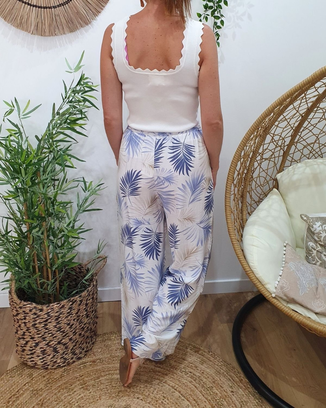 Pantalon fluide femme écru feuillages bleus et beiges Ombelline