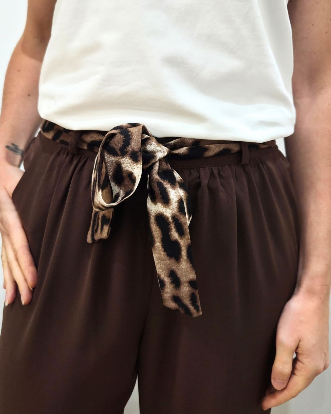 Pantalon fluide femme large marron ceinture à motifs Maïra