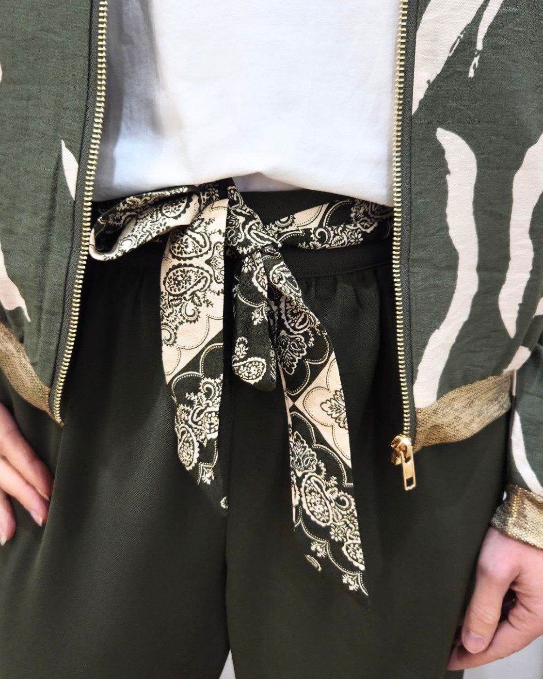 Pantalon fluide femme large kaki ceinture à motifs Maïra