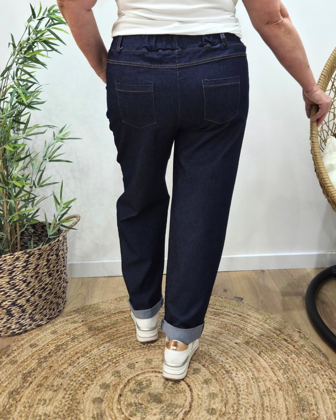 Pantalon élastiqué droit effet jean brut