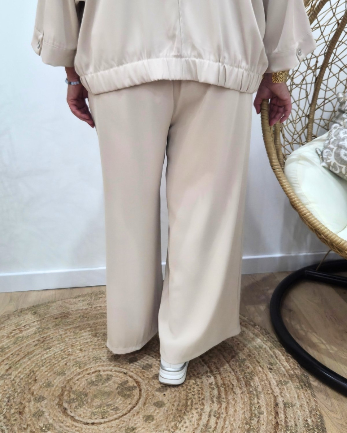 Pantalon femme élastiqué coupe large et fluide